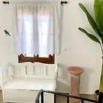 Lion House I Дом отдыха Ioulis