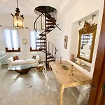Lion House I *