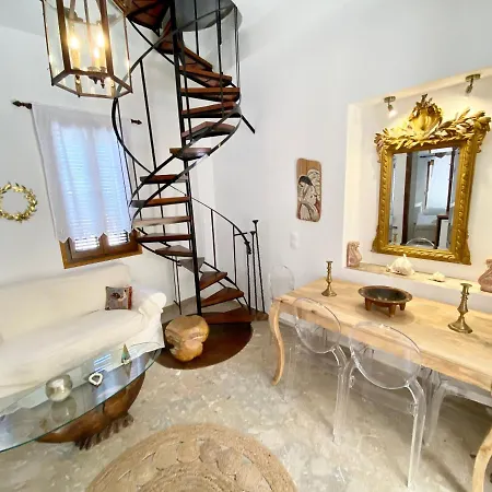 Lion House I * Ioulis