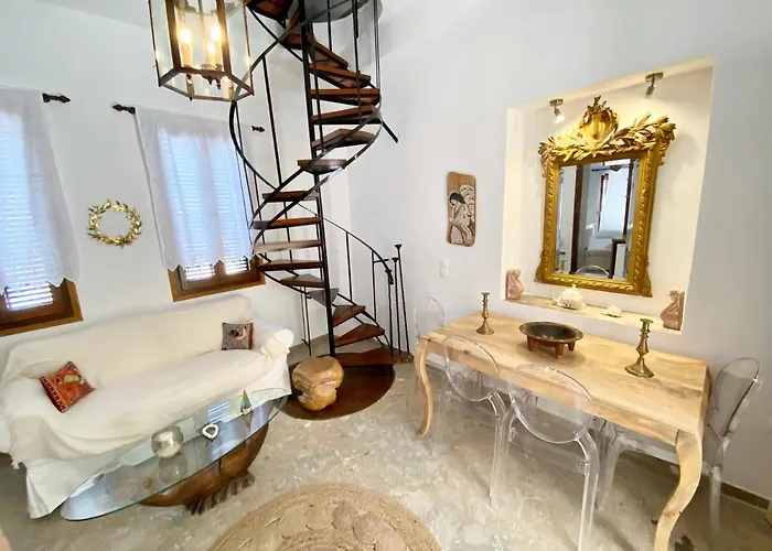 Lion House I * Ioulis